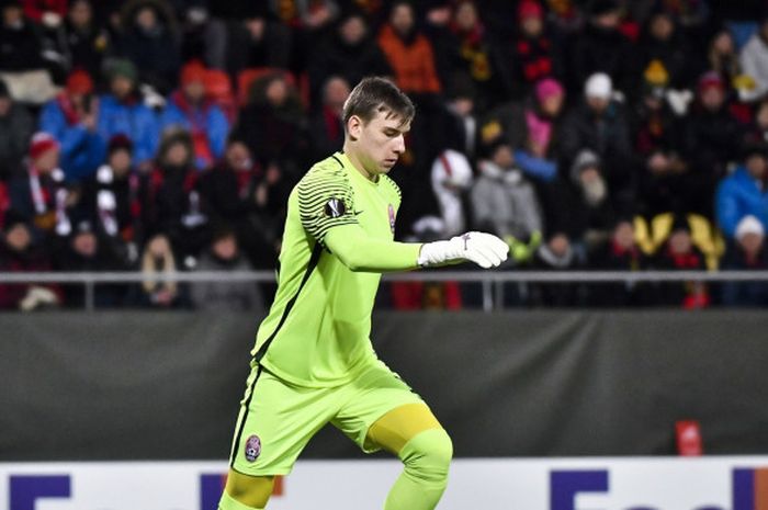 Kiper Zorya Luhansk, Andriy Lunin, dalam duel Liga Europa melawan Ostersund, 23 November 2017 di Ostersund.