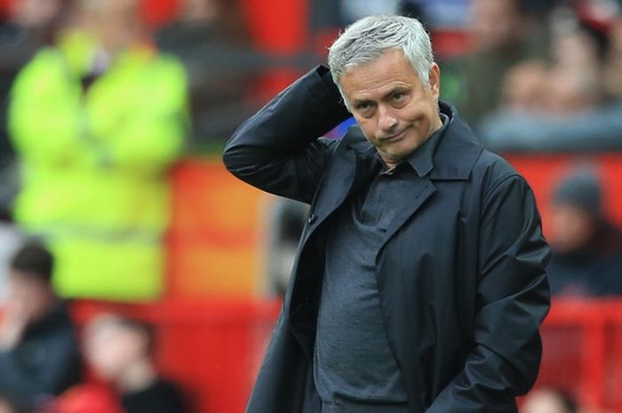 Ekspresi pelatih Manchester United, Jose Mourinho, dalam laga Liga Inggris kontra Wolverhampton Wanderers di Stadion Old Trafford, Manchester, Inggris pada 22 September 2018.