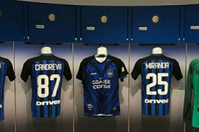 Jersey PSIS Semarang di ruang ganti pemain Inter Milan