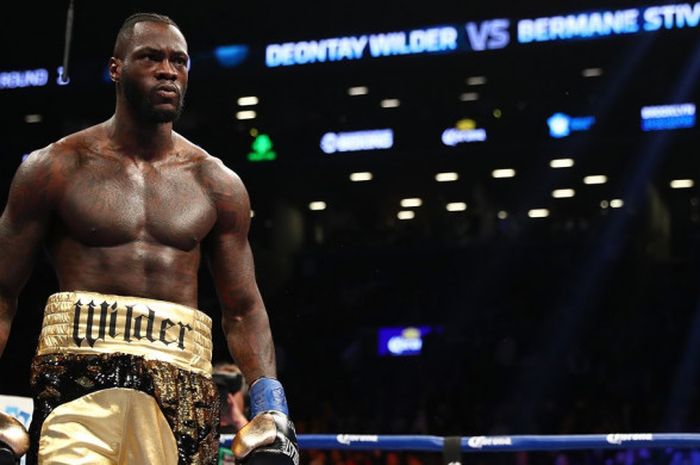 Petinju kelas berat asal Amerika Serikat (AS), Deontay Wilder, bersiap menjalani pertarungan melawan Bermane Stiverne (Haiti) pada laga perebutan sabuk juara WBC di Barclays Center, Brooklyn, New York City, AS, Sabtu (4/11/2017).