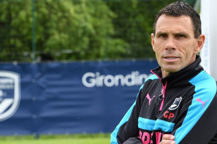 Gustavo Poyet saat masih menjabat sebagai pelatih klub Liga Prancis, Girondins de Bourdeaux, dalam sesi latihan tim di Le Haillan, 15 Mei 2018.