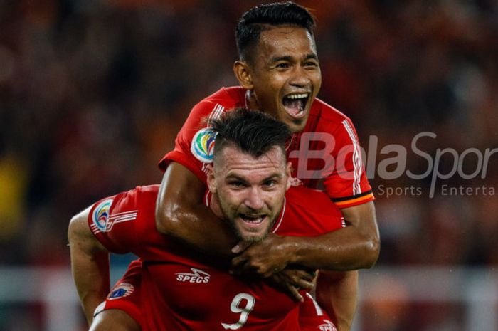  Selebrasi penyerang Persija Jakarta, Marko Simic, seusai mencetak gol dalam pertandingan kelima Grup H Piala AFC 2018 melawan Johor Darul Takzim di Stadion Utama Gelora Bung Karno, Selasa (10/4/2018).  