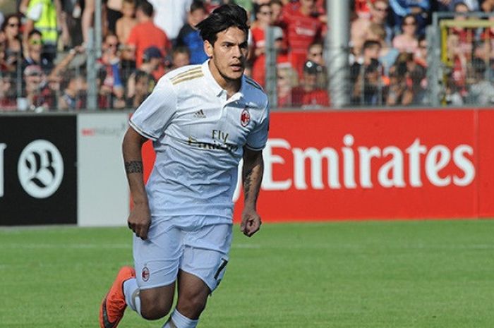 Bek AC Milan, Gustavo Gomez.