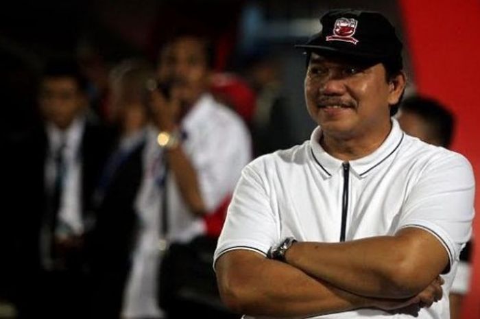 Presiden Madura United, Achsanul Qosasi tak ingin klub miliknya berkembang di sepak bola saja. Tetapi, dia ingin Madura United jadi bagian penting Pulau Garam. 