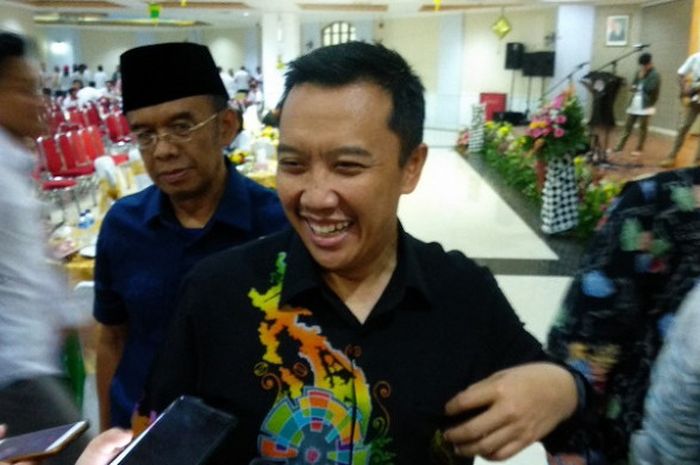  Menteri Pemuda dan Olahraga Imam Nahrawi saat berbicara kepada awak media di Kantor Kemenpora, Senayan, Jakarta, Kamis (21/6/2018). 