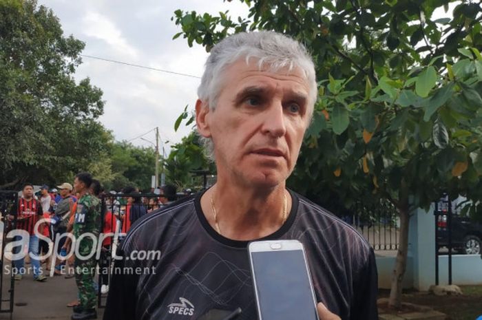 Pelatih Persija Jakarta, Ivan Kolev di Lapangan PSAU, Halim Perdanakusuma, Jakarta Timur, Jumat (18/1/2019).