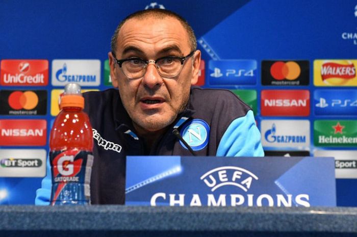 Pelatih Napoli, Maurizio Sarri, saat konferensi pers setelah melawan Manchester City di Etihad Stadium, Rabu (18/10/2017). Napoli harus menyerah 1-2 dari City dalam lawatannya ke Inggris.