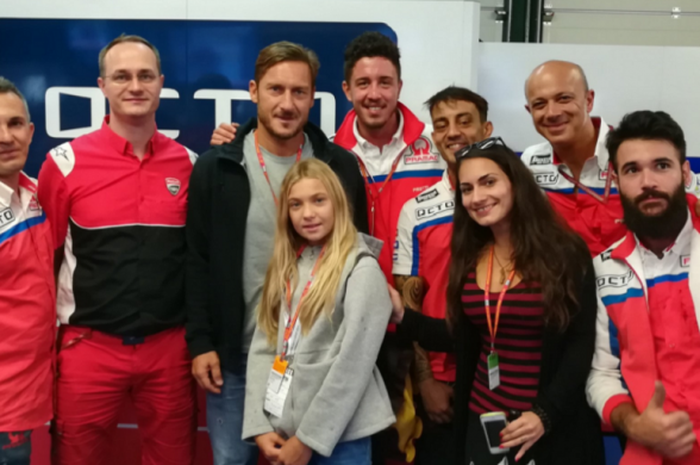 Francesco Totti bersama Tim Octo Pramac Racing Ducati