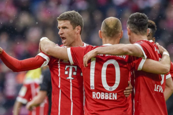 Ekspresi pemain FC Bayern Muenchen, Thomas Mueller, usai mencetak gol ke gawang Mainz 05 pada laga Liga Jerman di Stadion Allianz Arena, Muenchen, Jerman, Sabtu (16/9/2017).