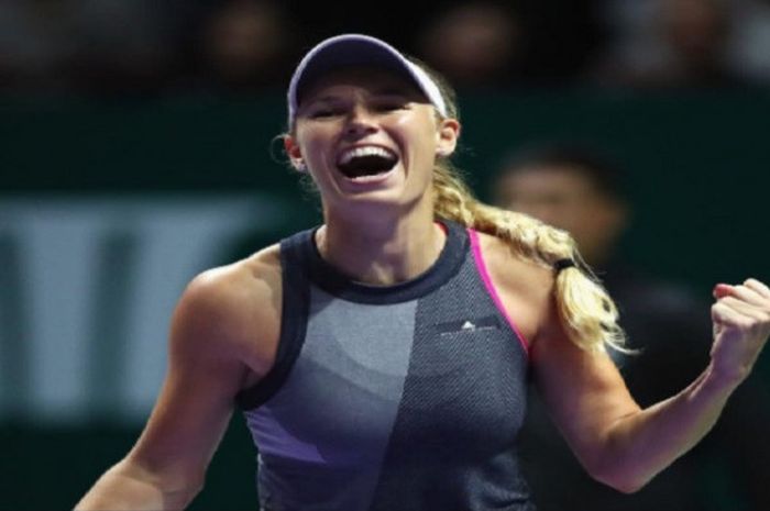 Petenis Denmark, Caroline Wozniacki, saat beraksi di turnamen tenis WTA Finals 2017 yang digelar di Singapura.