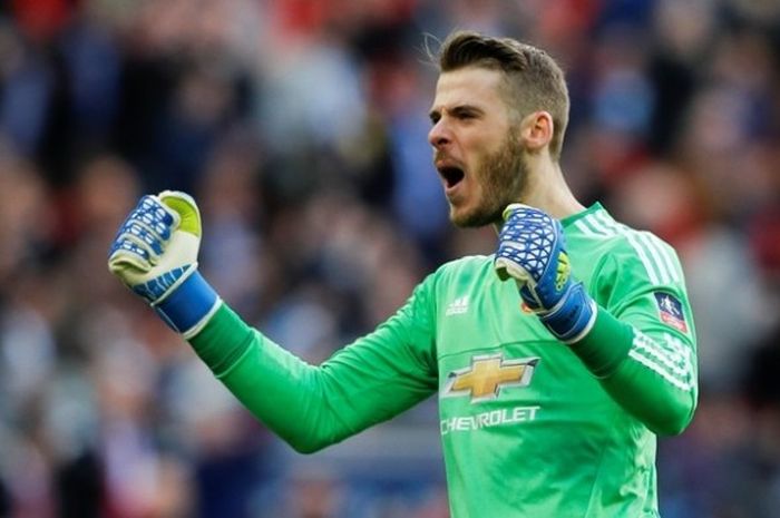 Kiper Manchester United, David De Gea, merayakan gol United ke gawang Everton dalam laga semifinal Piala FA kontra Everton di Wembley, London, Inggris, 23 April 2016.