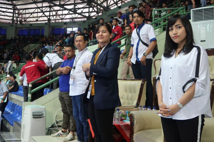 Sekjen PSSI, Ratu Tisha Destria  menyaksikan laga timnas futsal Indonesia di Piala AFF Futsal 2018 di GOR UNY, Yogyakarta.