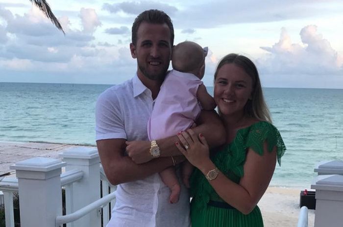 Harry Kane bersama Kate Goodland saat berlibur di jeda laga beberapa waktu lalu.