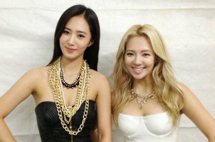 Yuri (kiri) bersama dengan Hyoyeon (kanan)