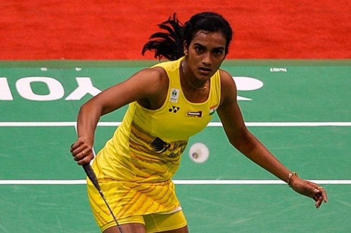 Pemain tunggal putri India, Pusarla Venkata Sindhu, tampil dalam laga India Terbuka melawan pemain senegaranya, Saina Nehwal, di Stadion Siri Fort, New Delhi, India, 31 Maret 2017.