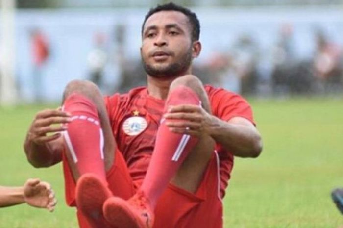 Gelandang anyar Persija Jakarta, Arthur Bonai, saat menjalani sesi latihan bersama tim barunya terse