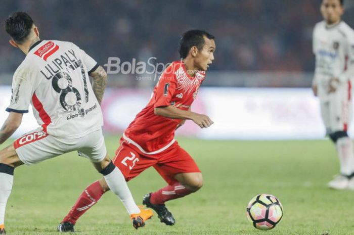 Pemain Persija Jakarta, Rico Simanjuntak, beraksi pada laga final Piala Presiden 2018 kontra Bali Un