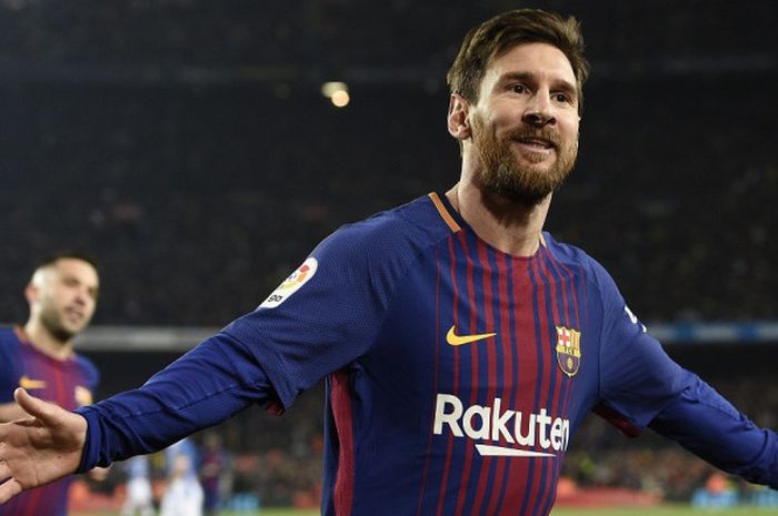 Megabintang FC Barcelona, Lionel Messi, merayakan gol yang dia cetak ke gawang Espanyol dalam laga leg kedua perempat final Copa del Rey di Stadion Camp Nou, Barcelona, pada 25 Januari 2018.