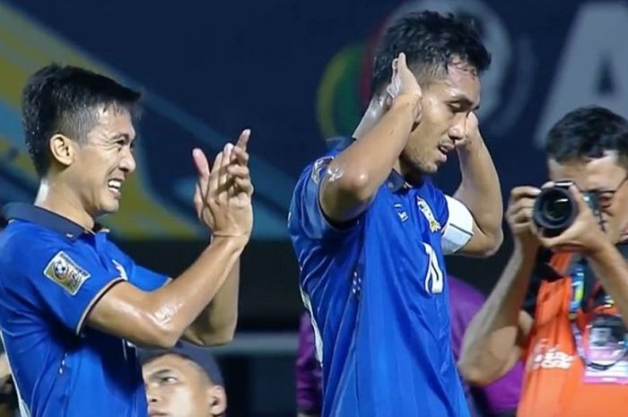  Perayaan gol kapten Thailand, Teerasil Dangda, setelah membobol gawang Indonesia di Piala AFF 2016.