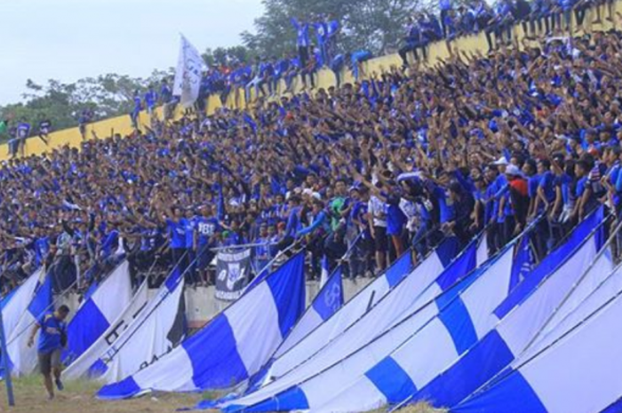 salah satu komunitas suporter psis semarang panser biru