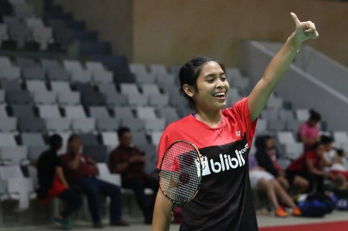 Pebulu tangkis tunggal putri Indonesia, Gregoria Mariska, mencoba lapangan di Istora, Senayan, Jakarta, Kamis (18/1/2018).