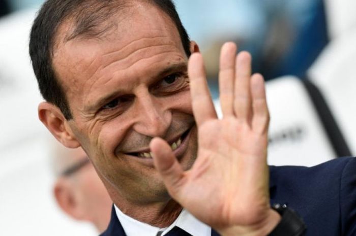 Reaksi pelatih Juventus, Massimiliano Allegri, dalam partai Liga Italia lawan Chievo Verona di Stadion Allianz Turin, 9 September 2017.