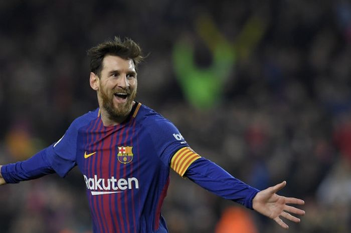 Lionel Messi melakukan selebrasi usai mencetak gol pada pertandingan Barcelona kontra Girona di Camp Nou, Minggu 25 Fabruari 2018