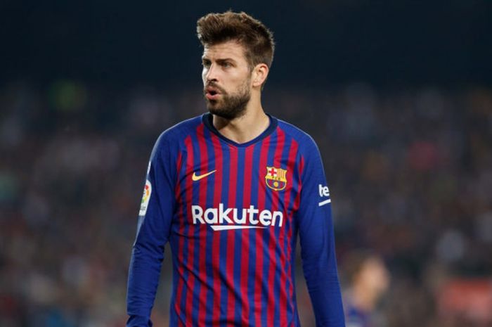 Posisi Gerard Pique sebagai bek tengah Barcelona akan menjadi rebutan