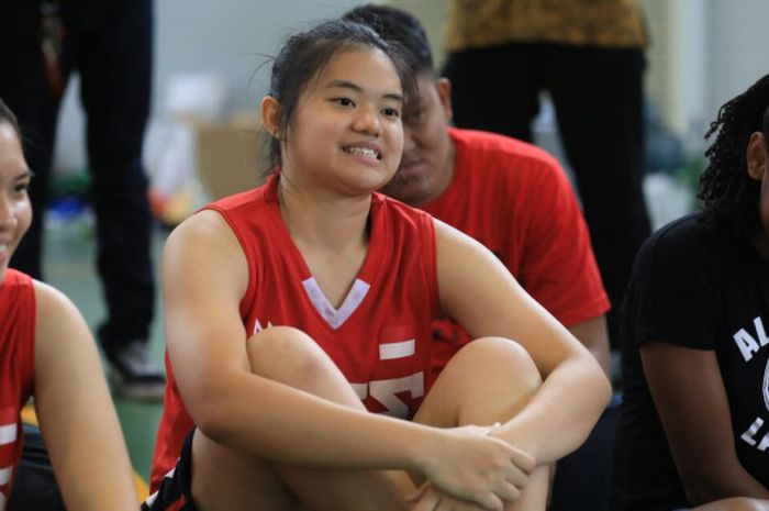 Hasil positif yang diraih tim basket 3x3 putri pada ajang tes even waktu lalu dengan mengalahkan Malaysia 13-12 membuat pebasket cantik Jovita Elizabeth Simon(tengah) optimis tim basket putri Indonesia akan meraih prestasi maksimal diajang Asian Games yang tinggal 8 bulan lagi.