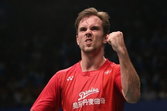 Pebulu tangkis tunggal putra Denmark, Jan O Jorgensen, berekspresi, ketika menjalani laga babak perempat final BCA Indonesia Open Superseries Premiere 2016 saat menghadapi Jonatan Christie (Indonesia), pada laga yang berlangsung di Istora Gelora Bung Karno, Senayan, Jakarta, Jumat (3/6/2016).