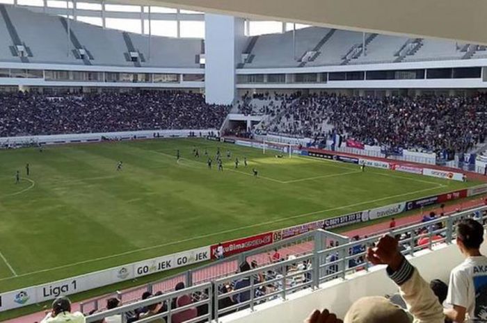   Stadion Batakan, Balikpapa, Kalimantan Timur.  