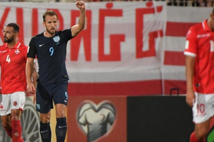 Aksi striker Inggris, Harry Kane, saat merayakan golnya dalam partai Kualifikasi Piala Dunia 2018 kontra Malta di Stadion Nasional Ta'Qali, 1 September 2017.