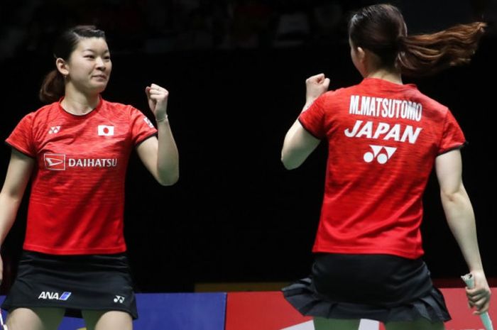 Ganda putri Jepang, Misaki Matsutomo/Ayaka Takahashi, saat tampil dalam turnamen BWF World Tour Finals 2018 di Guangzhou, China.