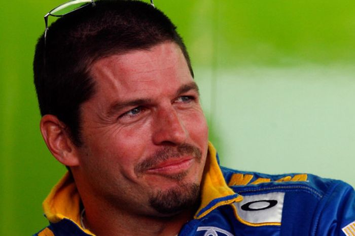 Pebalap asal Kanada, Patrick Carpentier ketika masih tampil di kejuaraan NASCAR.