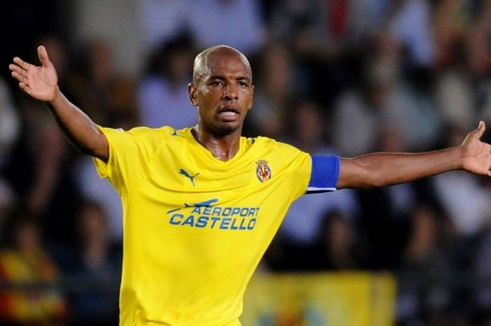 Marcos Senna saat membela Villarreal di ajang Liga Champions melawan Celtic di Stadion Madrigal, Villarreal, pada 30 September 2008.