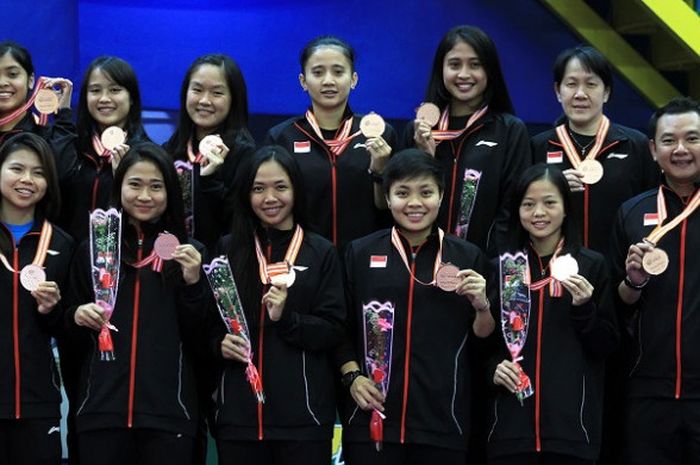 Tim bulu tangkis putri Indonesia berpose di podium sebagai semifinalis Kejuaraan Beregu Asia 2018 di Stadium Sultan Abdul Halim, Alor Setar, Kedah, Malaysia, Minggu (11/2/2018).