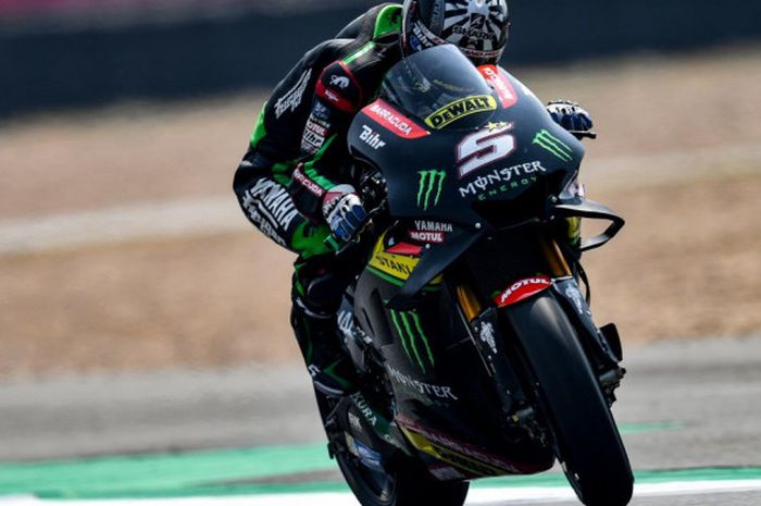 Pebalap tim Yamaha Tech3, Johann Zarco, saat tampil di tes pramusim MotoGP yang berlangsung di Sirkuit Buriram, Thailand, Jumat (16/2/2018).