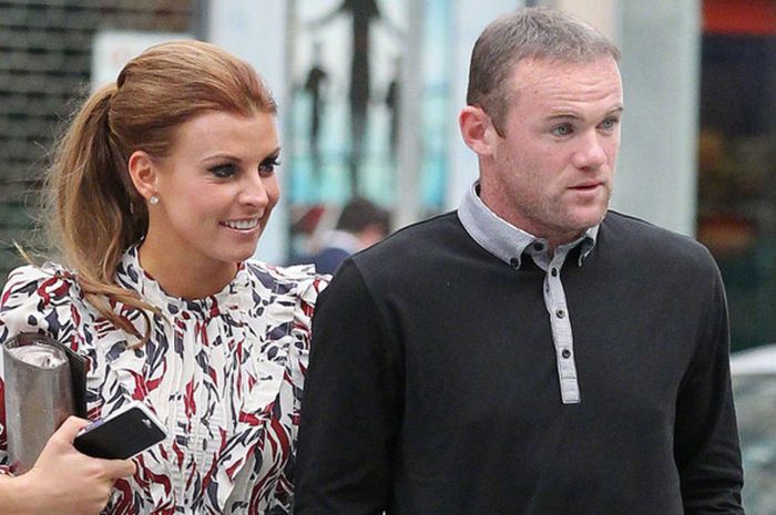 Kemesraan antara Wayne Rooney (kanan) dan istrinya, Coleen Rooney, pada tahun 2004.