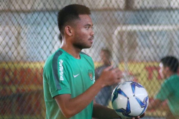 Pemain timnas U-19 Indonesia, Saddil Ramdani, dalam latihan rutin sore di lapangan Althea Futsal Sidoarjo, Jumat (13/7/2018).