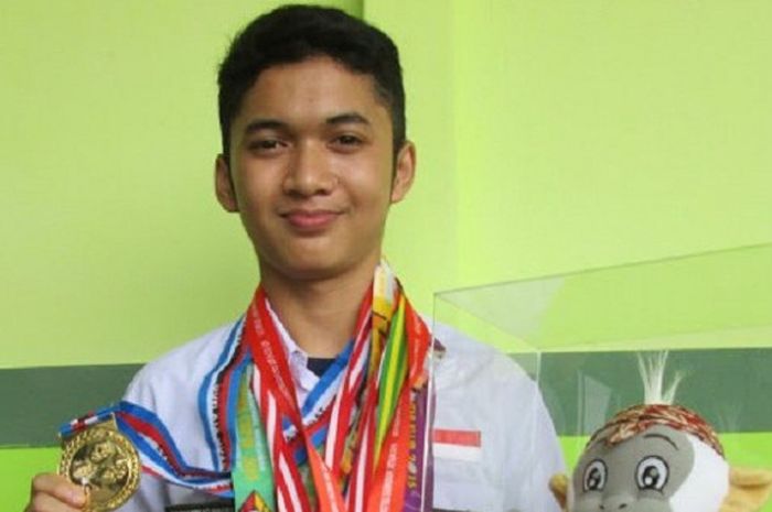 Atlet menembak nasional, Muhammad Naufal Mahardika, persembahkan medali emas ke-10 untuk Kontingen Indonesia pada SEA Games 2017.