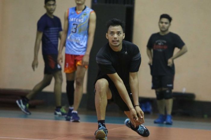 Kapten tim nasional voli putra Indonesia, Agung Seganti, menjalani sesi latihan pagi di Padepokan Voli, Sentul, Kabupaten Bogor, Kamis (1/6/2017).