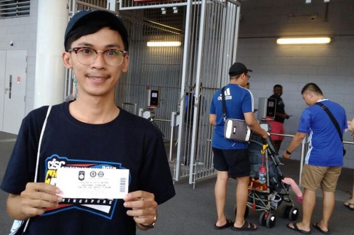 Zainal Gesit, suporter Chelsea asal Bogor yang menghadiri partai The Blues versus Bayern Muenchen di Stadion Nasional Singapura, 25 Juli 2017.