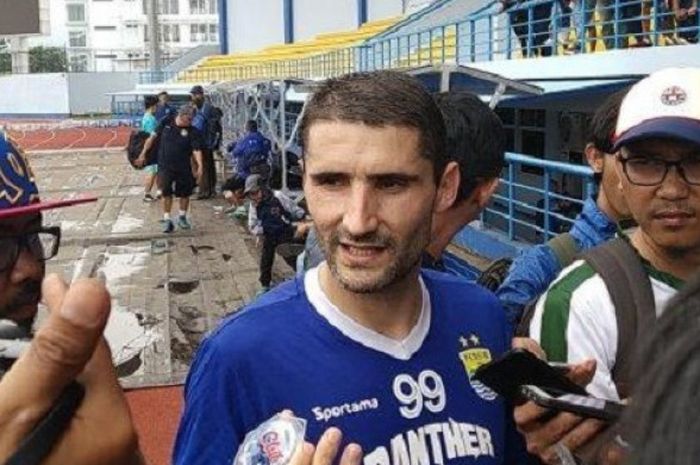 Srdan Lopicic melakukan sesi latihan perdana bersama Persib Bandung, Senin (14/1/2019).