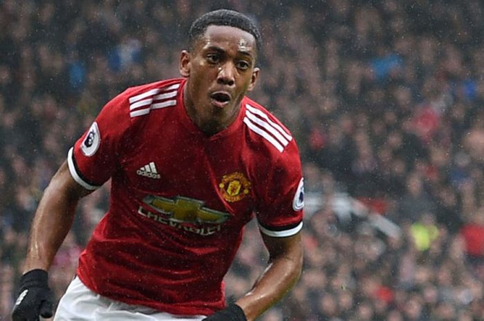 Pemain Manchester United, Anthony Martial, merayakan gol yang dia cetak ke gawang Tottenham Hotspur dalam laga Liga Inggris di Stadion Old Trafford, Manchester, pada 28 Oktober 2017.