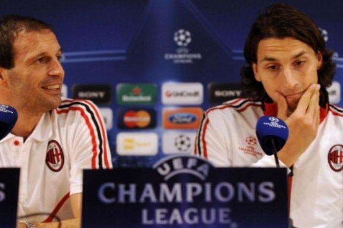  Zlatan Ibrahimovic (kanan) mendampingi Massimiliano Allegri dalam konferensi pers menjelang duel lawan Real Madrid, 2 November 2010. 