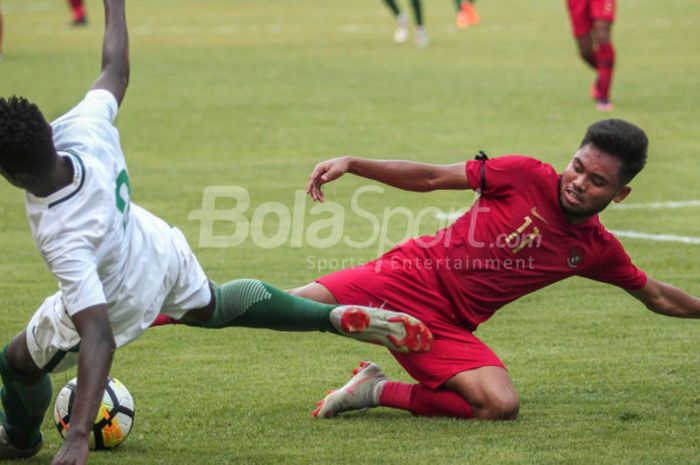 Pemain timnas u-19 Indonesia, Saddil Ramdani, beraksi pada laga uji coba kontra Arab Saudi di Stadion Wibawa Mukti, Cikarang, pada Rabu (10/10/2018).