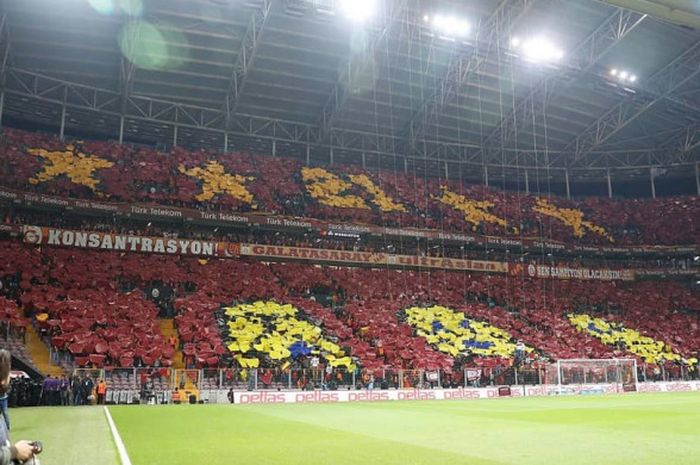 Atmosfer Stadion Turk Telekom Arena.