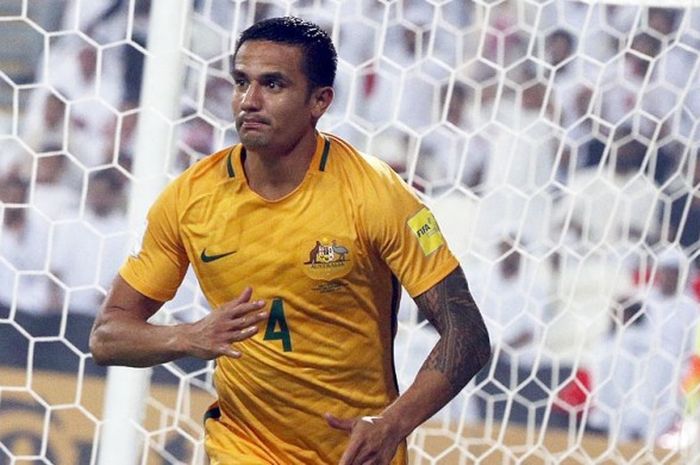 Penyerang timnas Australia, Tim Cahill, melakukan selebrasi seusai mencetak gol ke gawang Uni Emirat