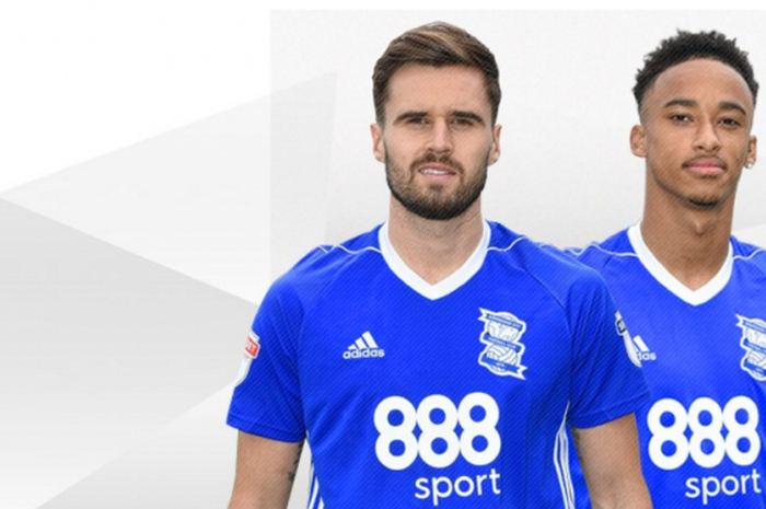 Dua pemain baru Birmingham City dari Arsenal, Carl Jenkinson (kiri) dan Cohen Bramall.