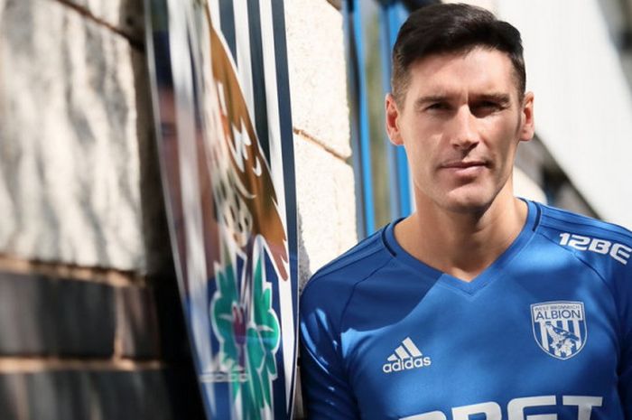 Gelandang anyar West Bromwich Albion, Gareth Barry.